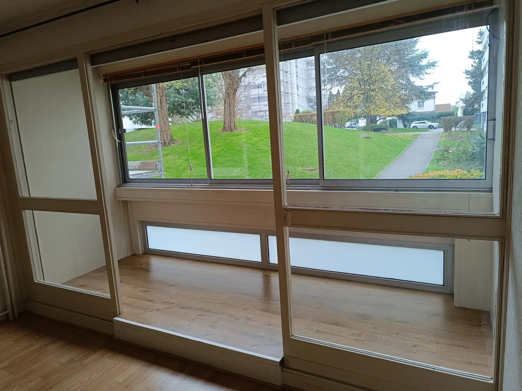 Appartement F2 de 54 m² à Plaisir avec parking et cave 