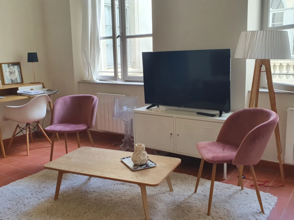 Charmant Appartement T3 dans le Centre Historique de Nîmes