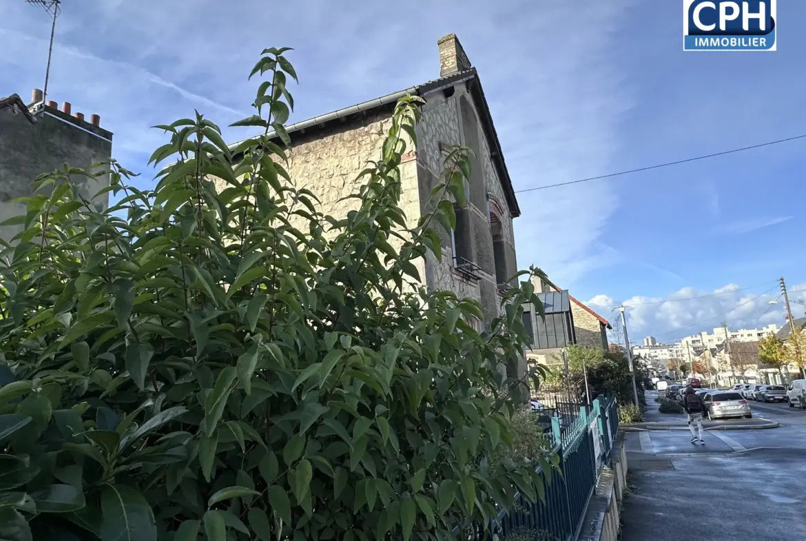 Maison des années 30 à Caen proche des commerces 