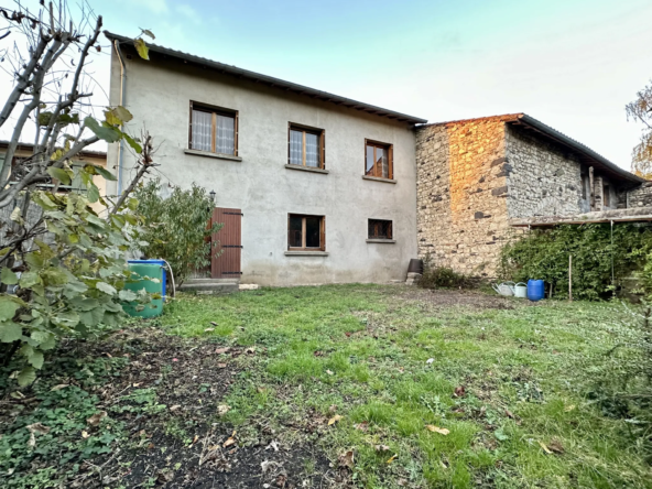 À VENDRE : Maison avec jardin au Cendre - 220 000 €