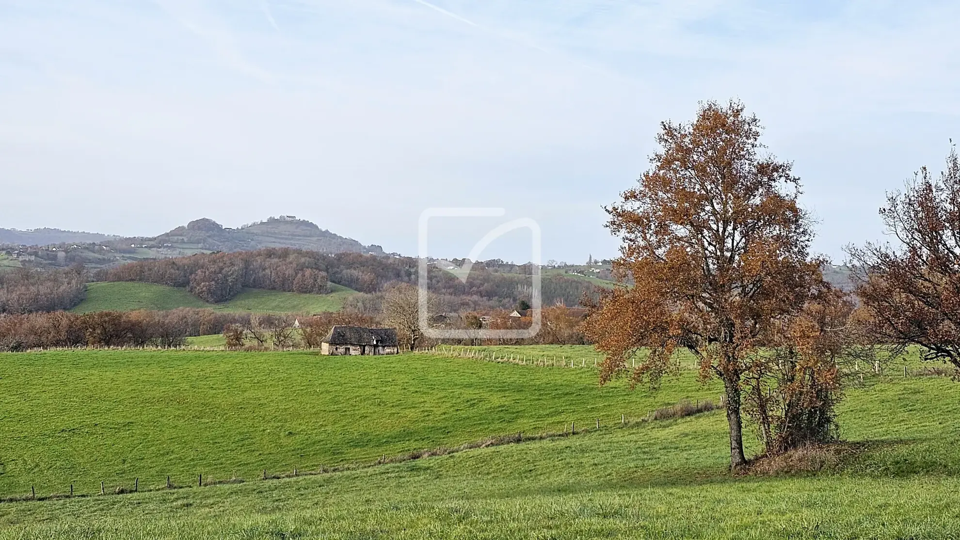 Beau terrain à Mansac avec vue dégagée 