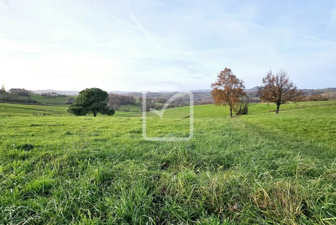 Beau terrain à Mansac avec vue dégagée 