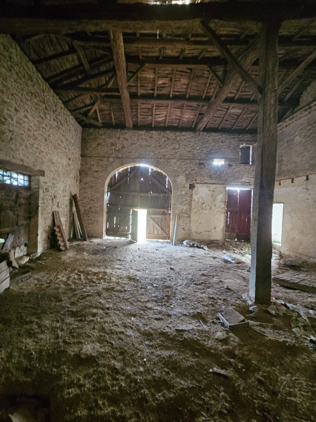 Longère en pierre à rénover avec dépendances à St Félix de Foncaude 