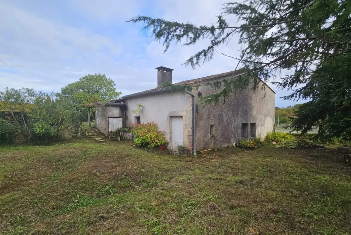 Longère en pierre à rénover avec dépendances à St Félix de Foncaude 