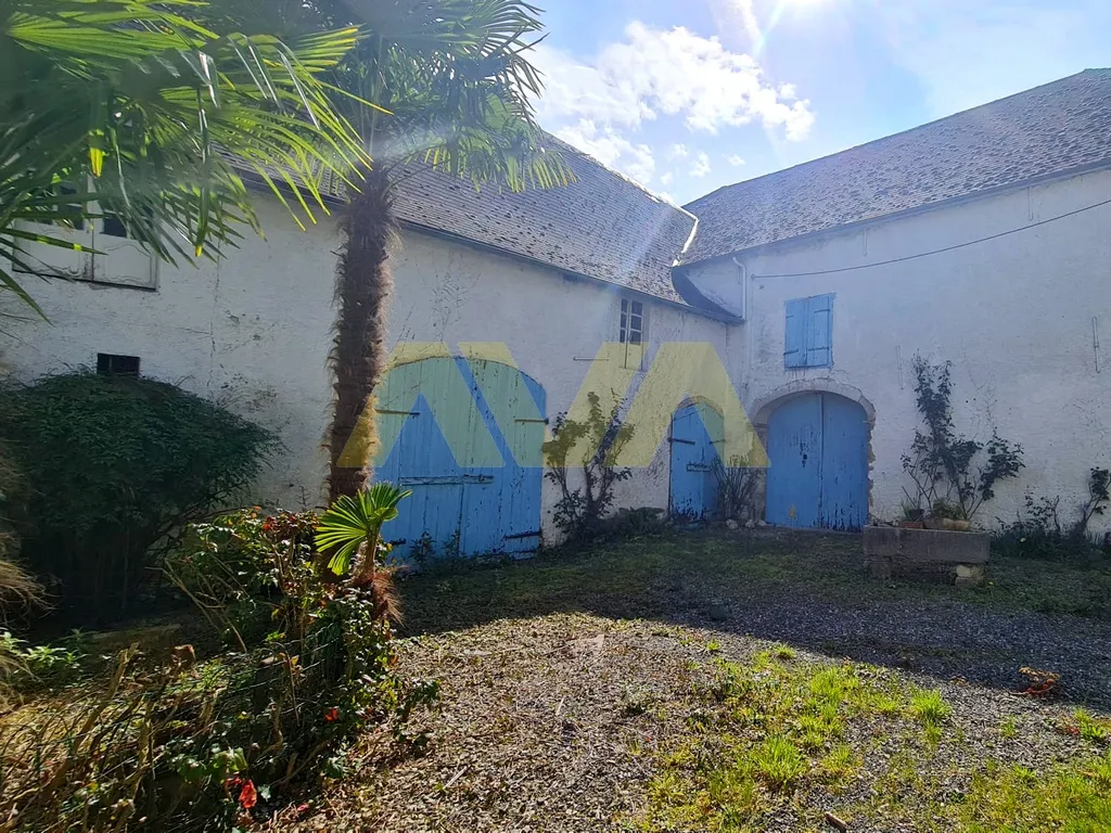 Maison de maître avec granges et terrains à Navarrenx 