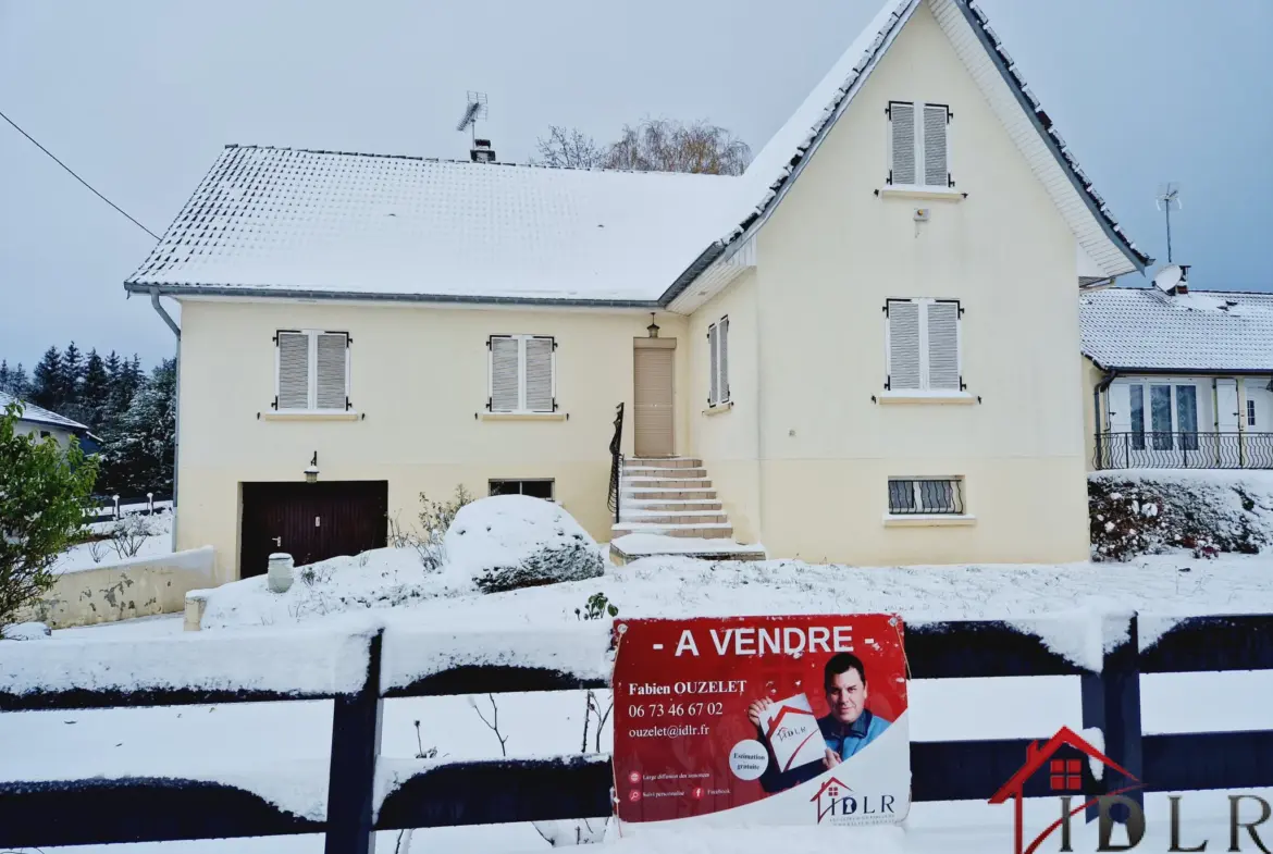 Pavillon de 190 m2 habitable sur terrain clos à Guyonvelle 