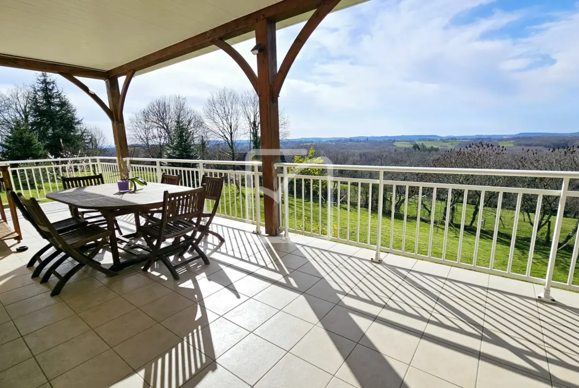 Maison exceptionnelle à Juillac avec vue dégagée 