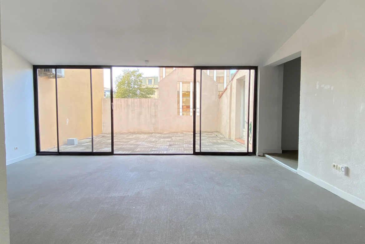 Appartement atypique avec terrasse au dernier étage à Perpignan 