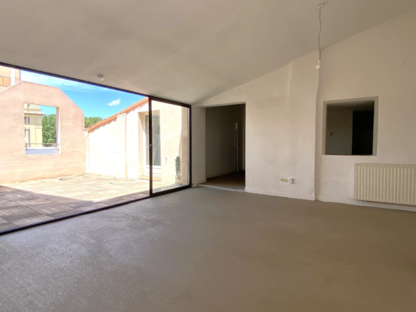 Appartement atypique avec terrasse au dernier étage à Perpignan