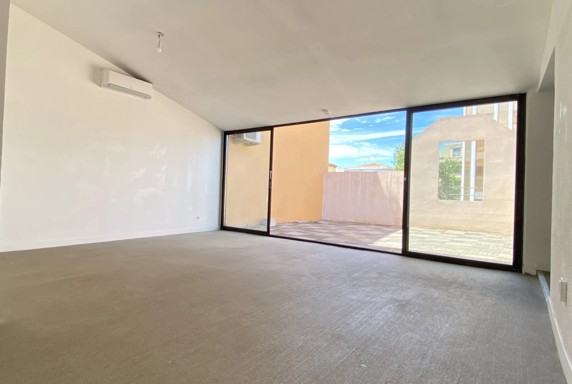 Appartement atypique avec terrasse au dernier étage à Perpignan 