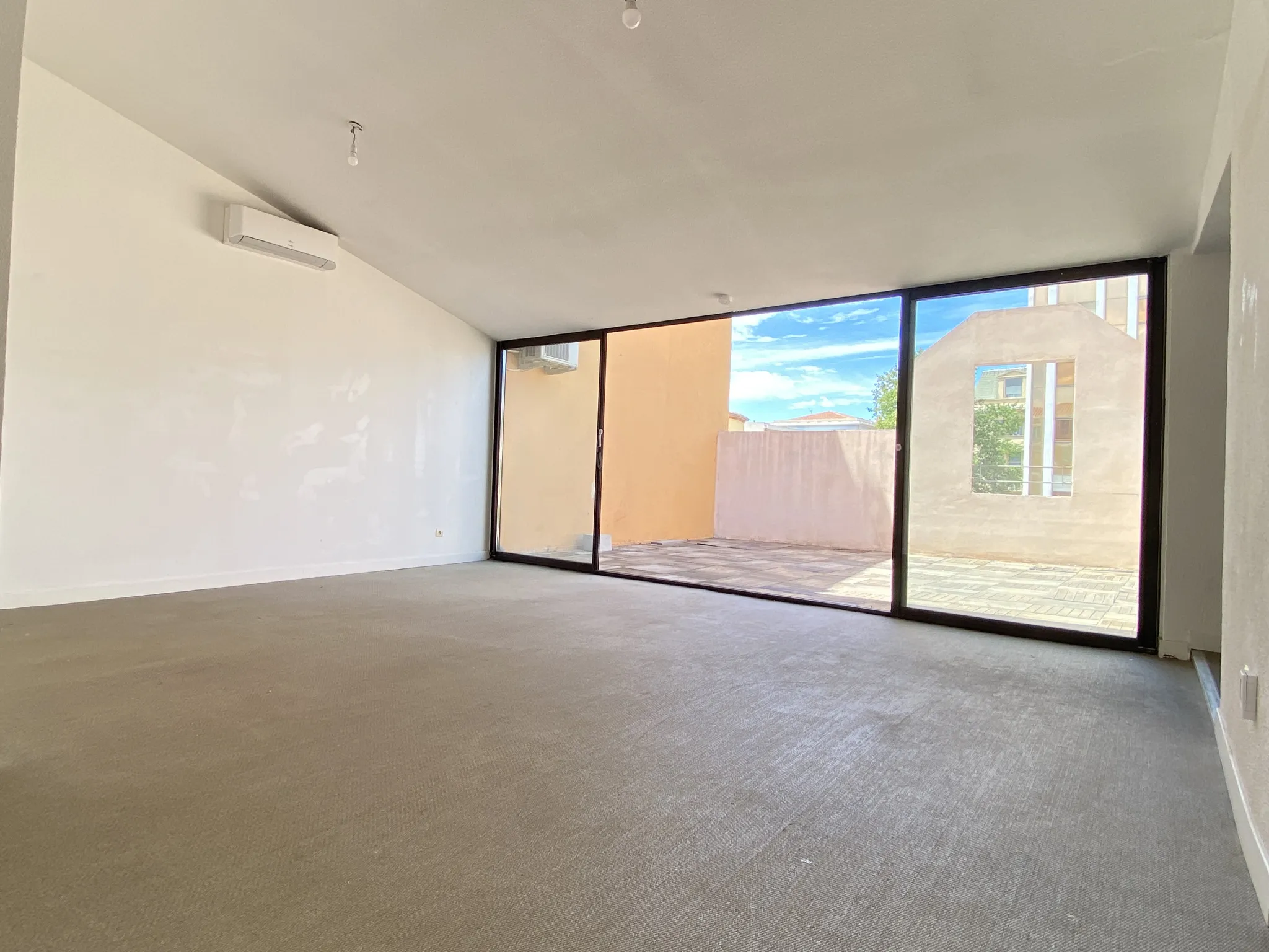 Appartement atypique avec terrasse au dernier étage à Perpignan 