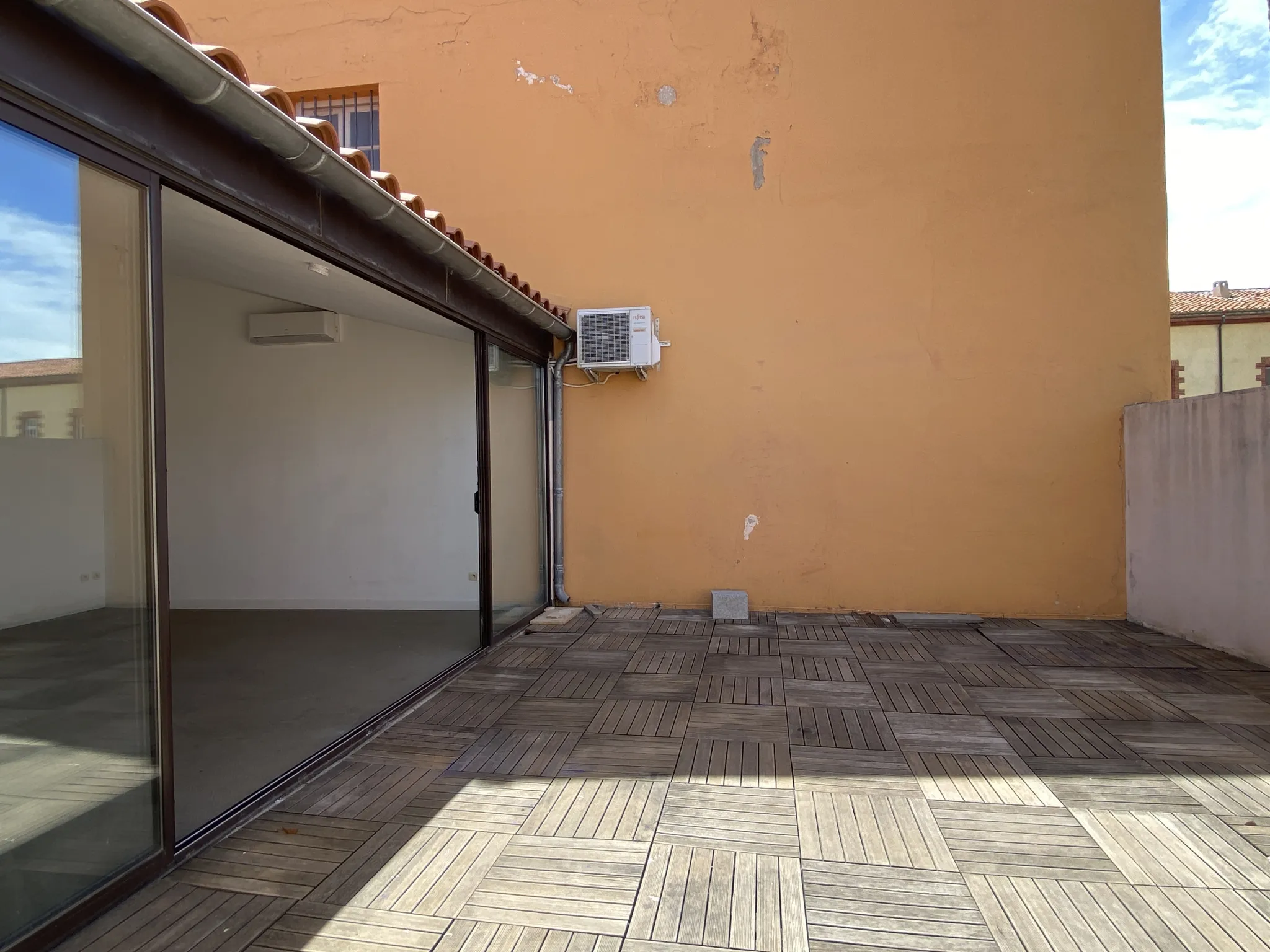 Appartement atypique avec terrasse au dernier étage à Perpignan 