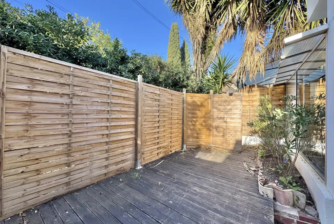 Appartement T3 avec terrasse à Hyères, quartier prisé 