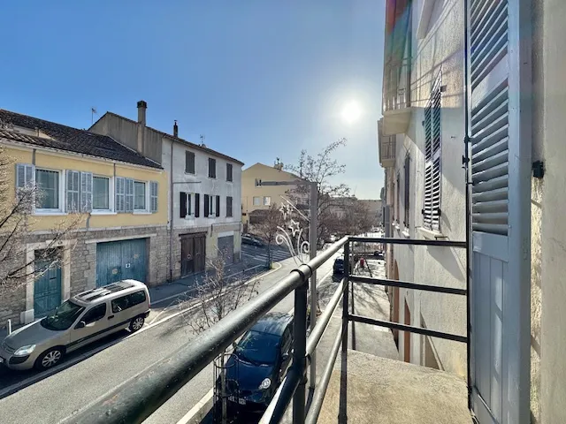 Appartement T3 avec terrasse à Hyères, quartier prisé 