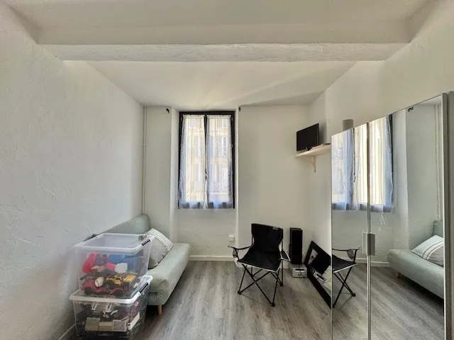 Appartement T3 avec terrasse à Hyères, quartier prisé 