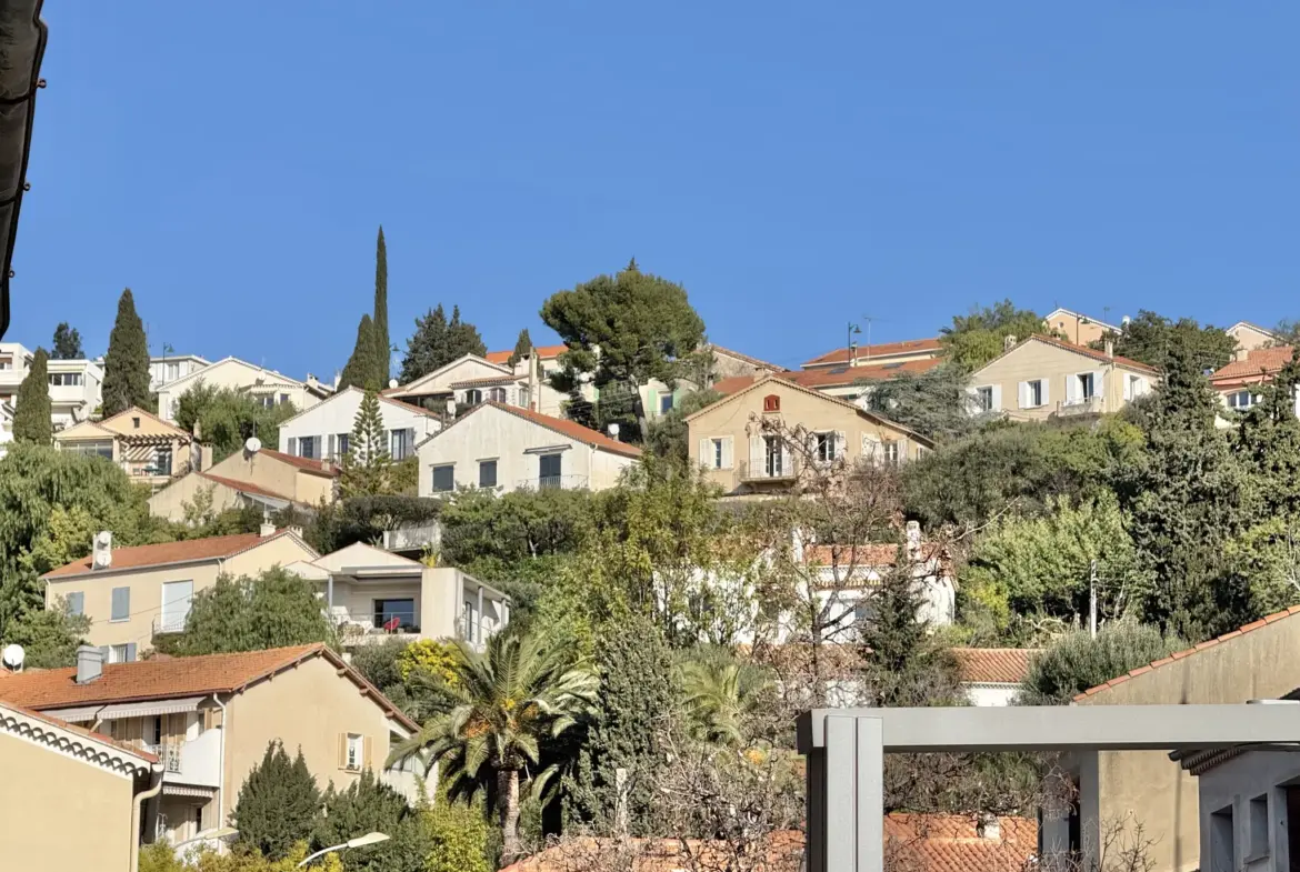 Appartement T3 avec terrasse à Hyères, quartier prisé 