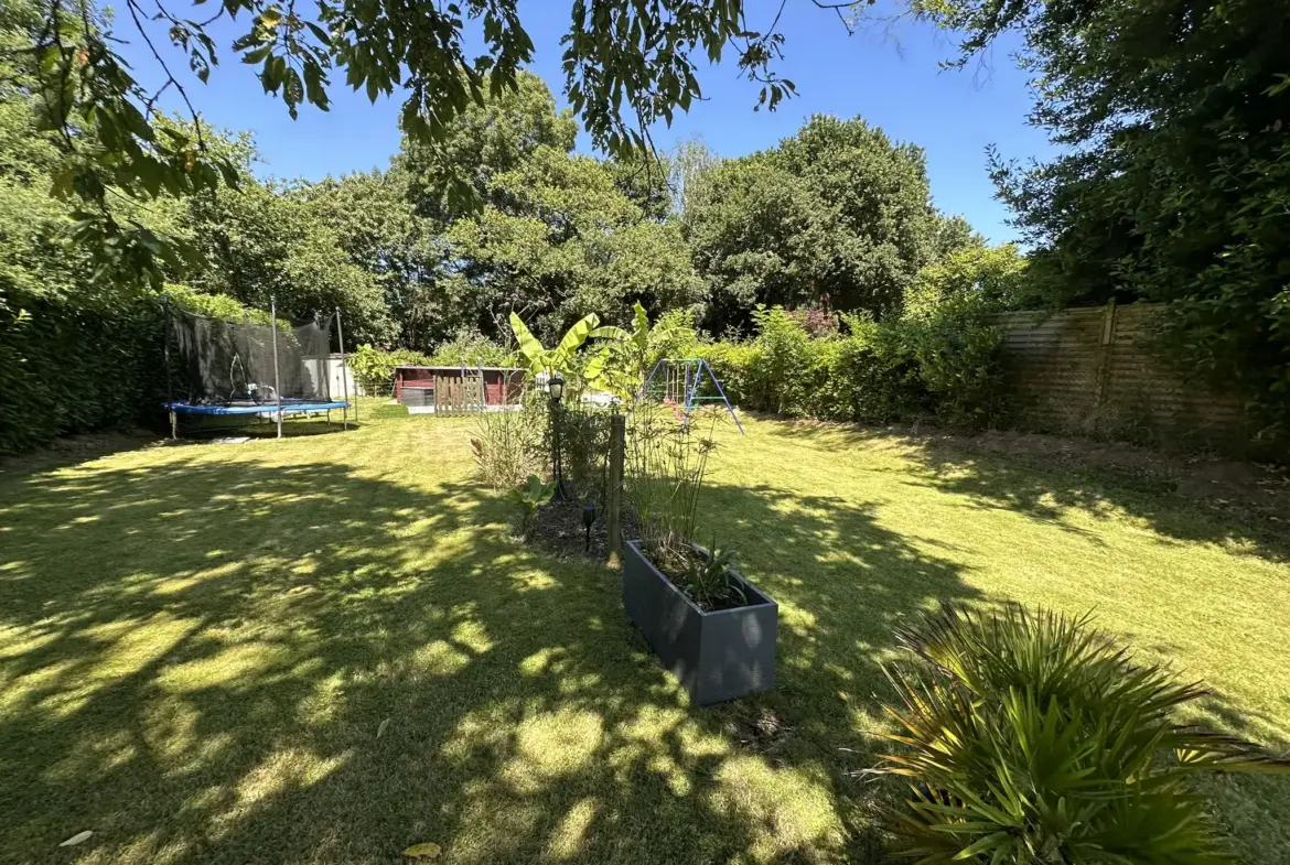 Maison rénovée du 19ème siècle à Plumeliau avec jardin clos 