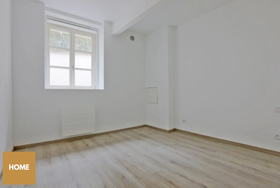 Maison Style Loft Rénovée à Nancy - 130 m² avec Patio 