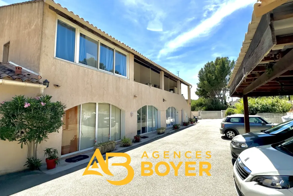 T3 en Duplex à Bandol avec Terrasse et Vue Partielle Mer 