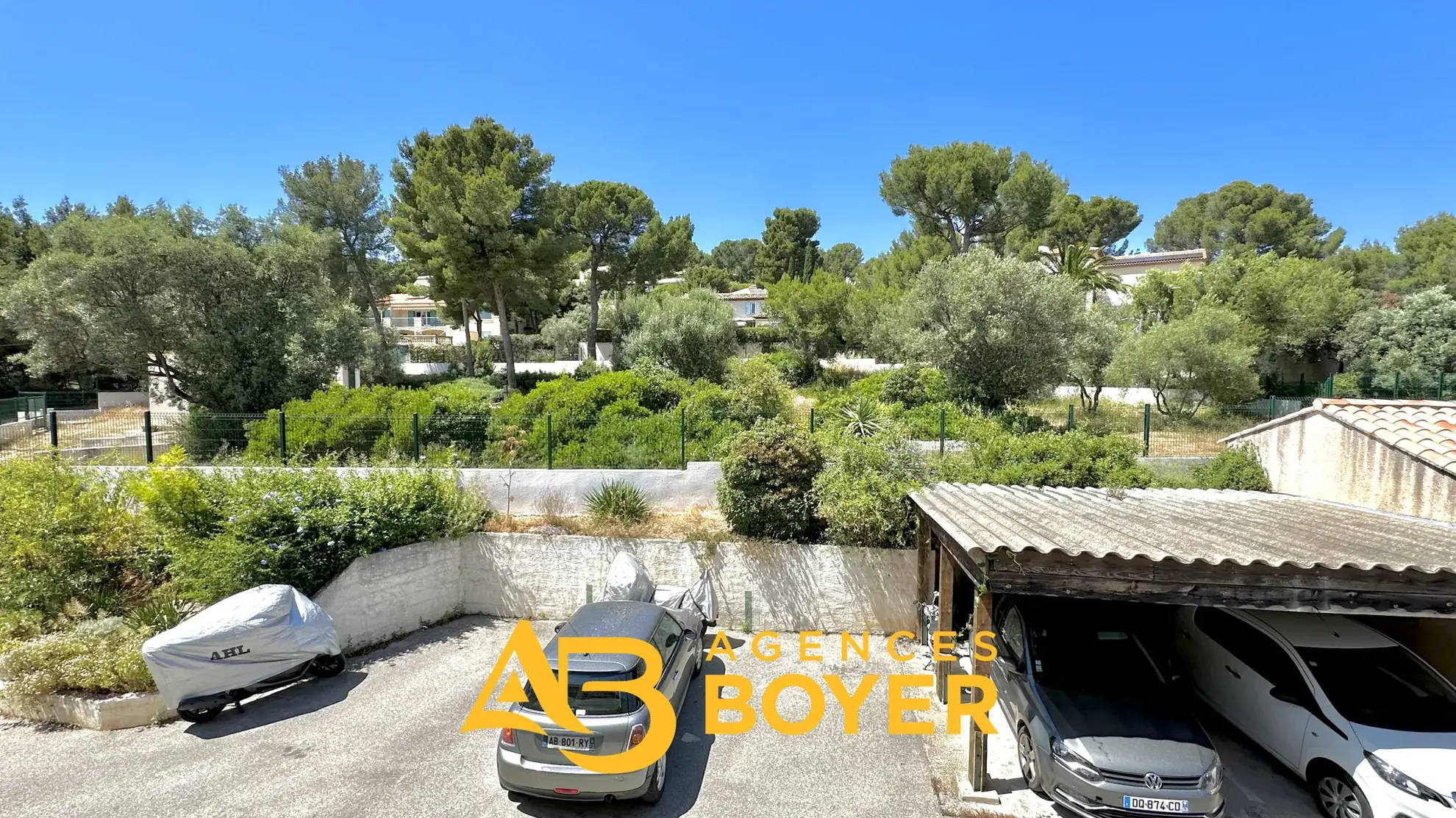 T3 en Duplex à Bandol avec Terrasse et Vue Partielle Mer 