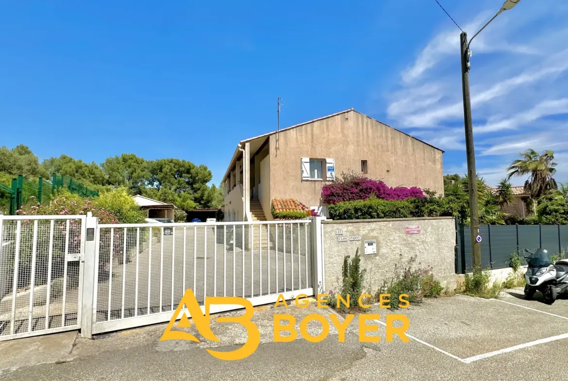 T3 en Duplex à Bandol avec Terrasse et Vue Partielle Mer 