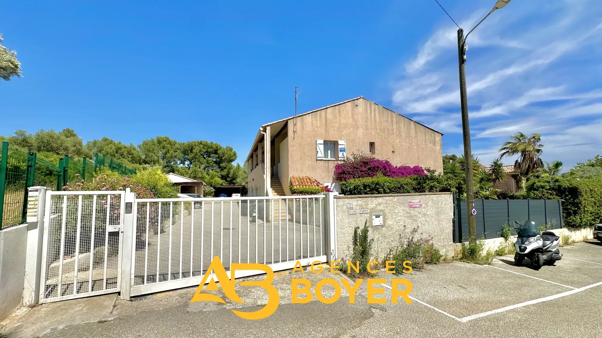 T3 en Duplex à Bandol avec Terrasse et Vue Partielle Mer 