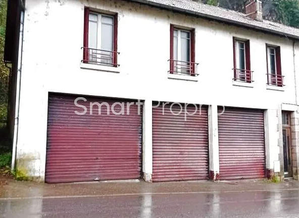 À Tulle, maison à vendre de 97 m² avec 3 garages et jardinet