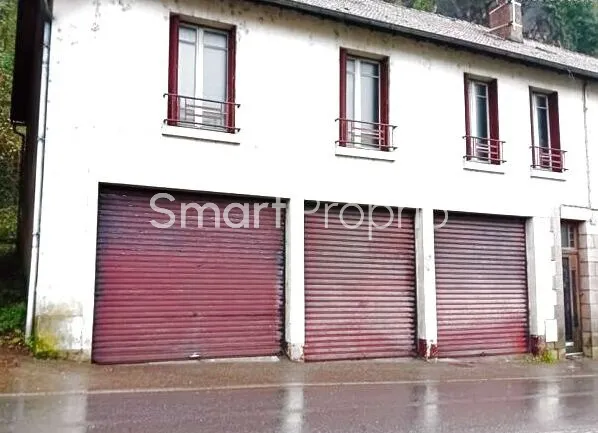 À Tulle, maison à vendre de 97 m² avec 3 garages et jardinet 