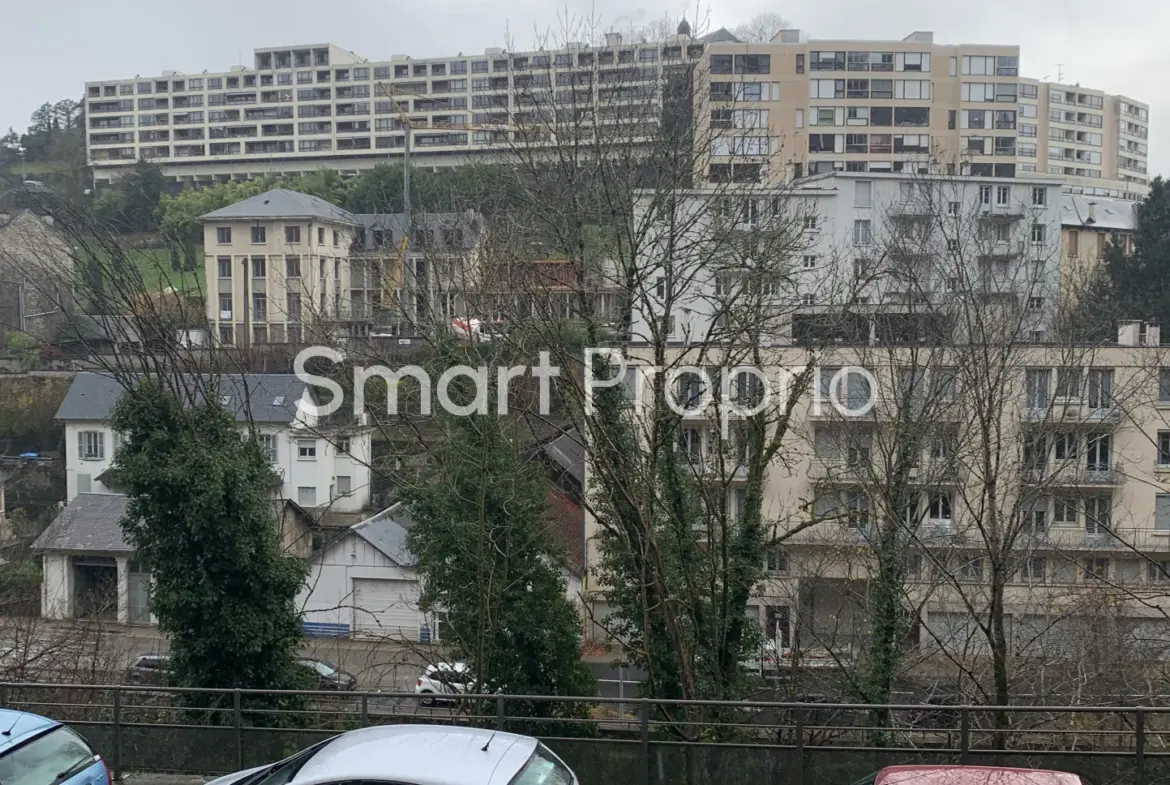 À Tulle, maison à vendre de 97 m² avec 3 garages et jardinet 