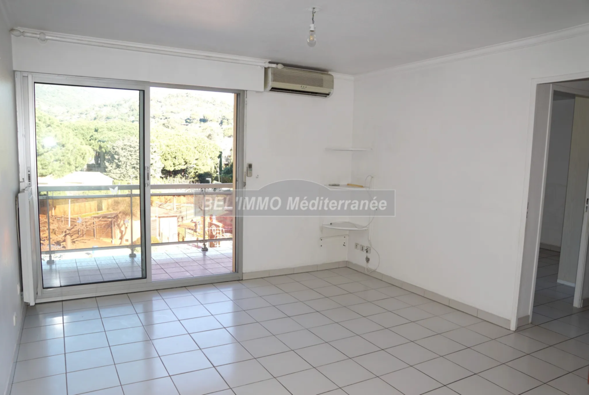 À vendre : Appartement 2 pièces au centre-ville de Cavalaire sur mer 