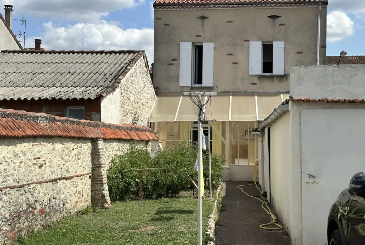 Charmante Maison de Ville en Pierre avec Jardin à Villeneuve-sur-Lot 