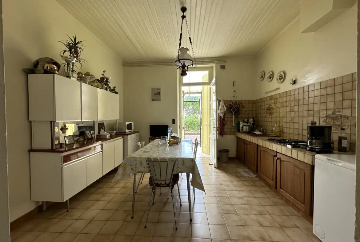 Charmante Maison de Ville en Pierre avec Jardin à Villeneuve-sur-Lot 