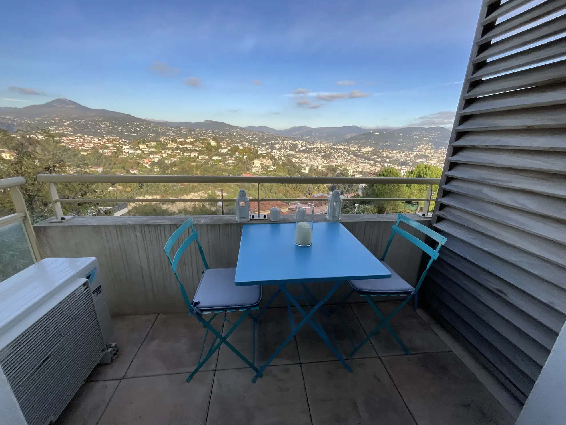 Studio meublé avec superbe vue dégagée à Nice 