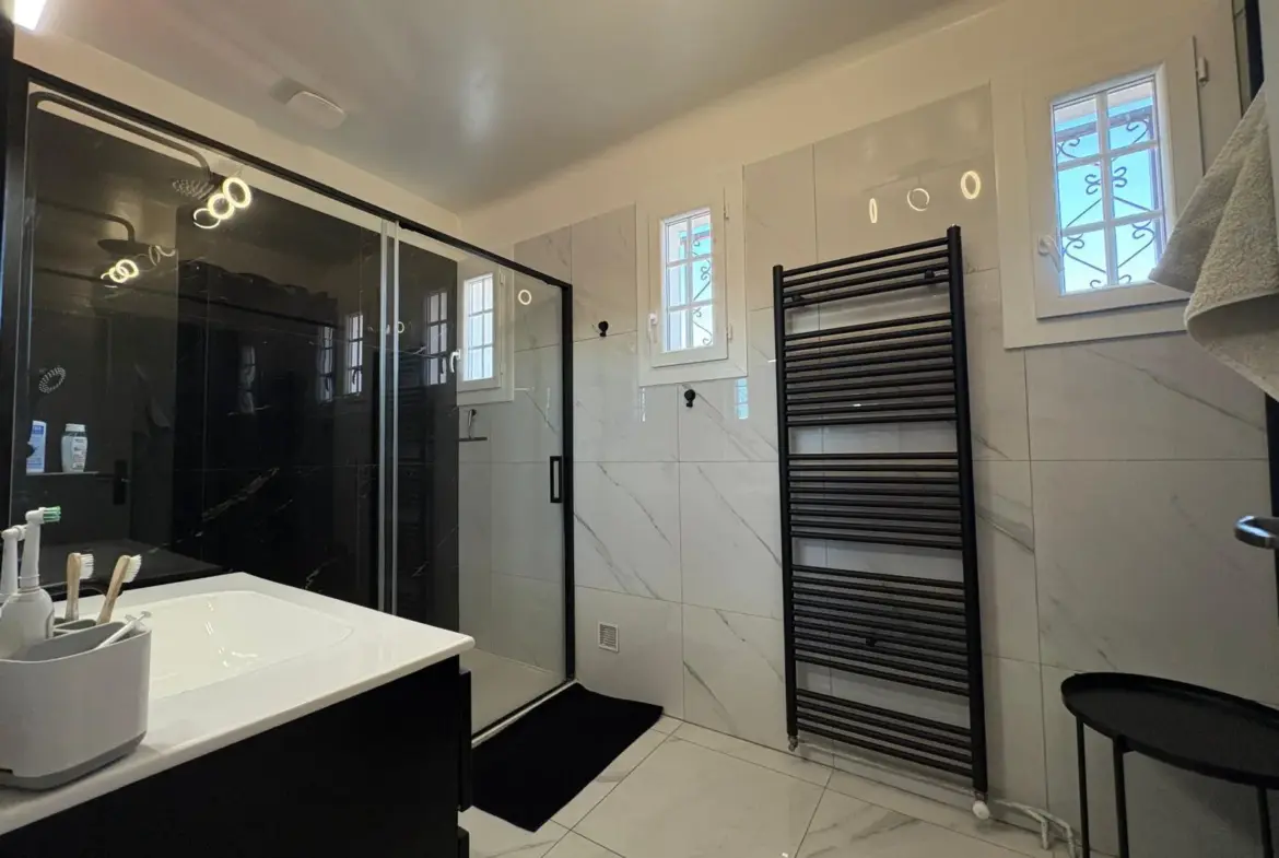 Maison rénovée avec 4 chambres à Vic-en-Bigorre à vendre 